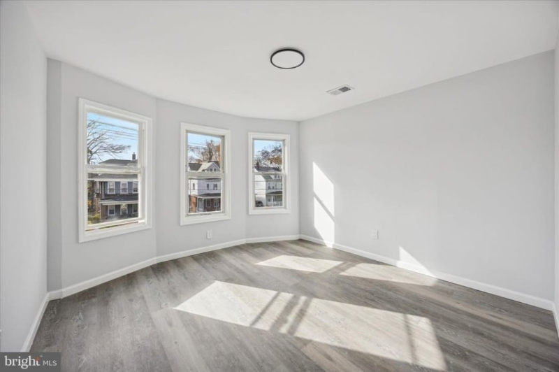 566 Rutherford Ave #1 - Photo 5 of 7