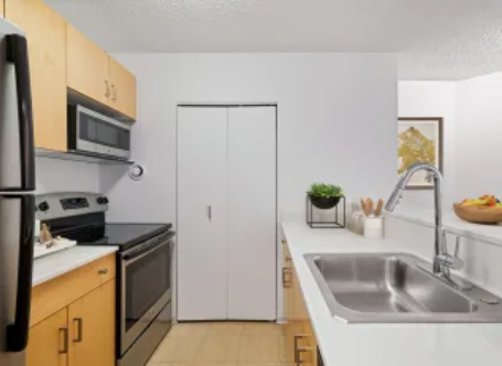 754 N Dearborn St - Photo 3 of 14