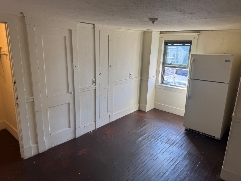 215 Main St #3A - Photo 2 of 6