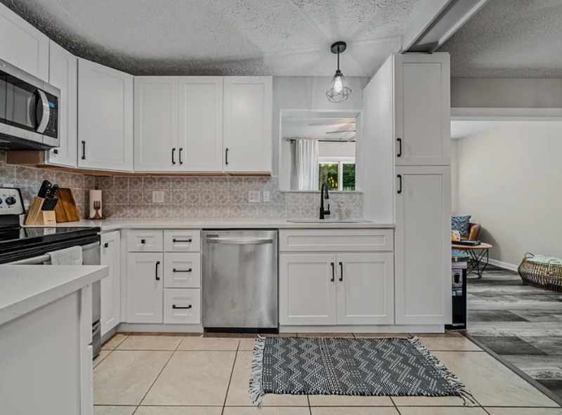 301 Deerpoint Dr - Photo 2 of 20