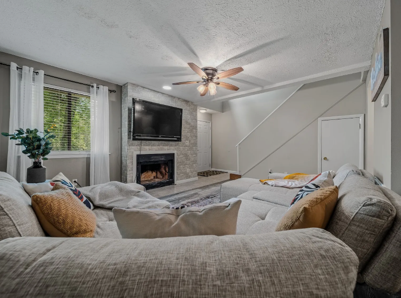 301 Deerpoint Dr - Photo 7 of 20