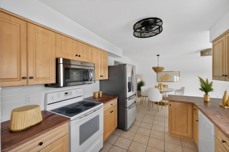 8195 Coachlight Cir - Photo 4 of 20