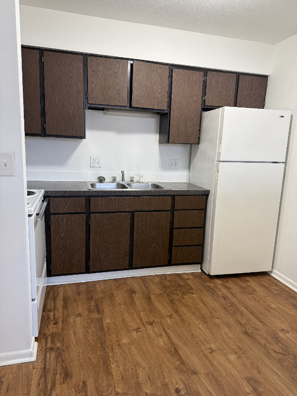 310 Nw Chapel Dr - Photo 3 of 10