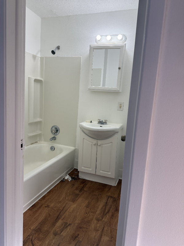 310 Nw Chapel Dr - Photo 4 of 10