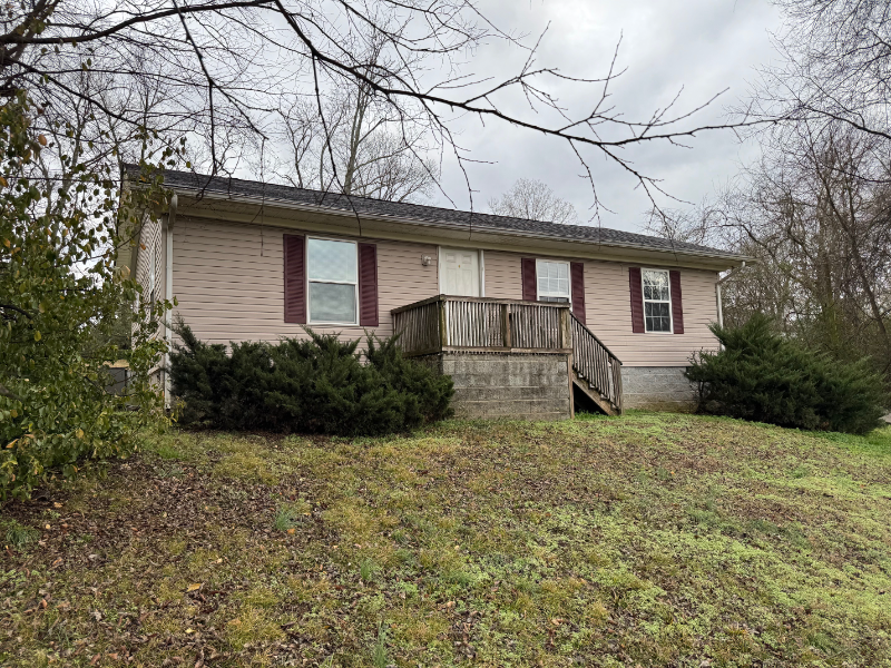 304 Carol Dr - Photo 2 of 14