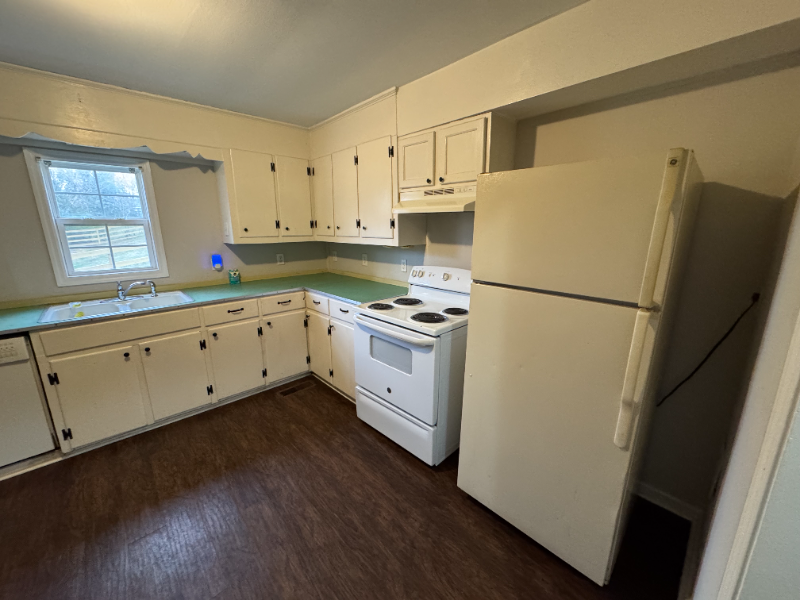 304 Carol Dr - Photo 4 of 14