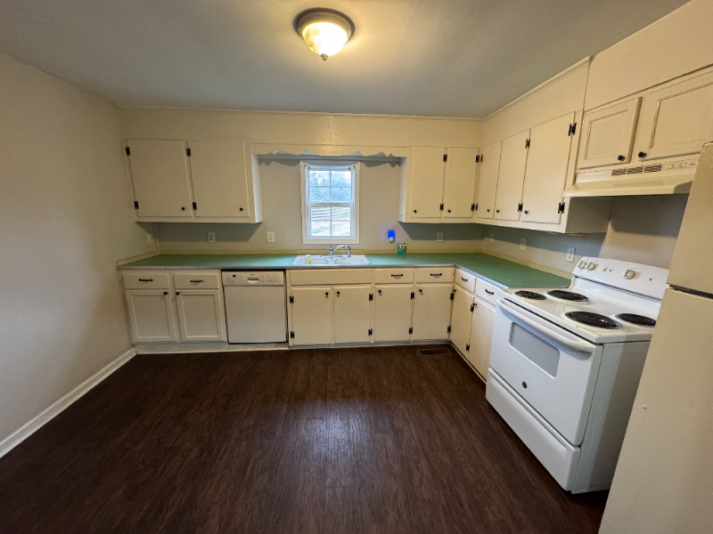 304 Carol Dr - Photo 5 of 14