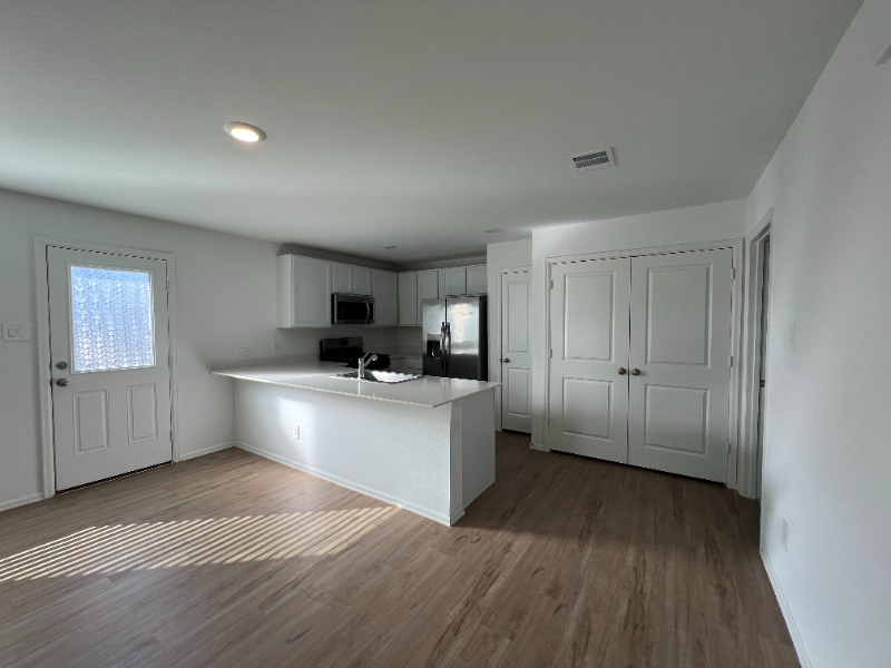 314 Harbor Bend Ct - Photo 3 of 9