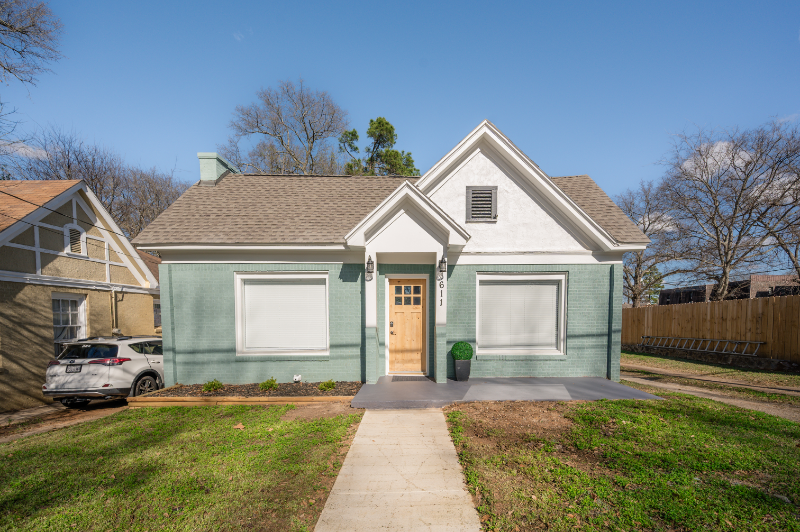 611 W Houston St - Photo 2 of 15