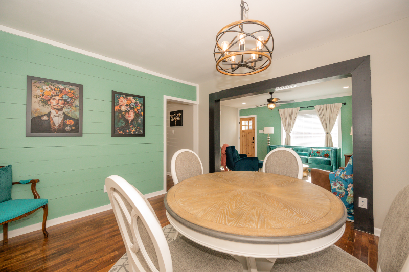 611 W Houston St - Photo 4 of 15