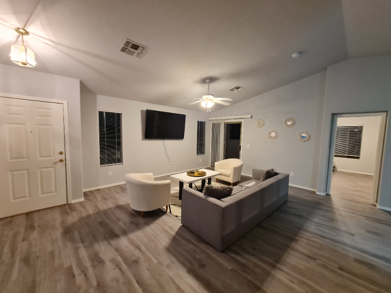 11305 W Pinehollow Dr - Photo 2 of 5