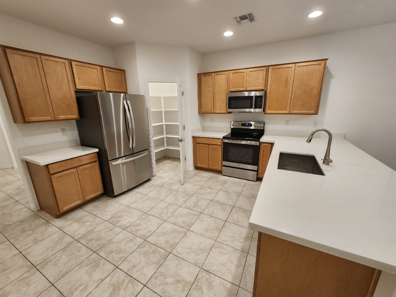 8948 W Colter St - Photo 3 of 9