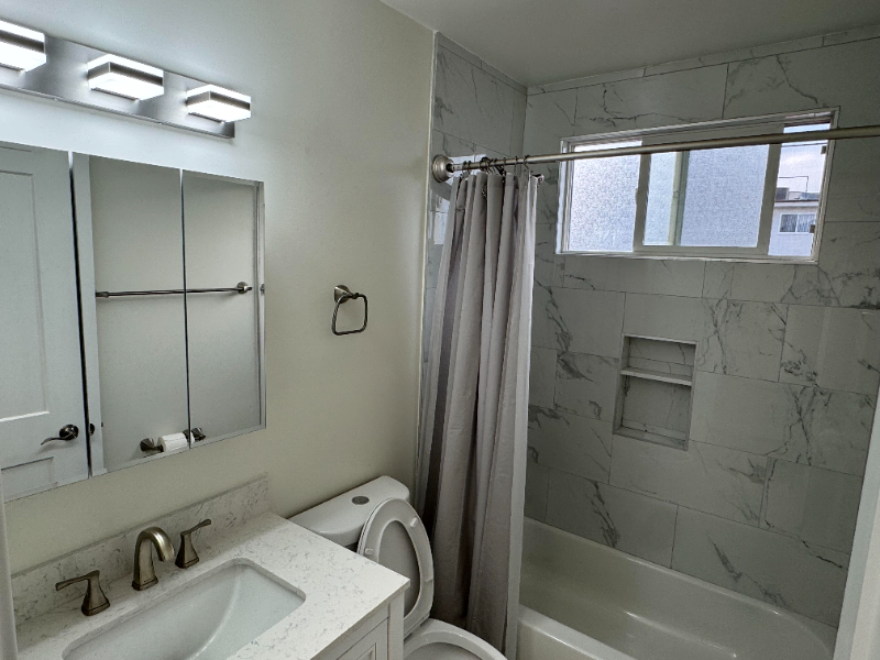 421 E Acacia Ave #B - Photo 3 of 8