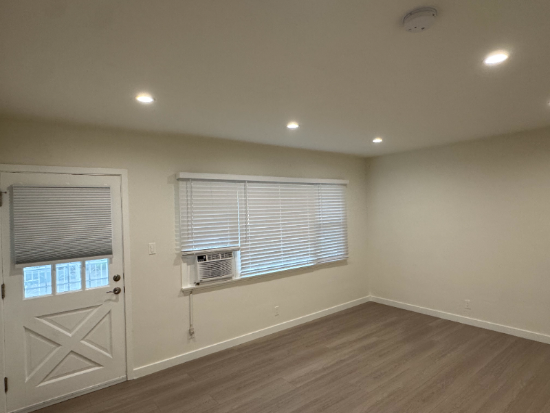 421 E Acacia Ave #B - Photo 5 of 8