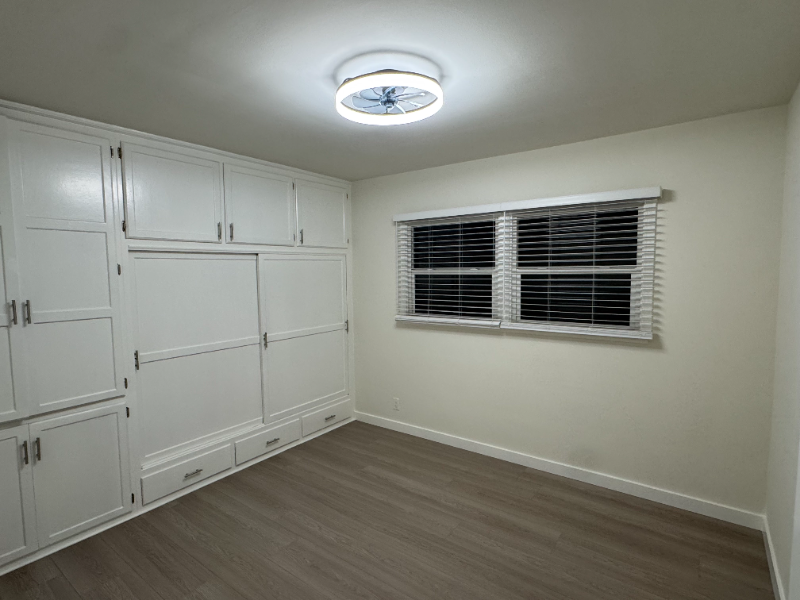 421 E Acacia Ave #B - Photo 7 of 8