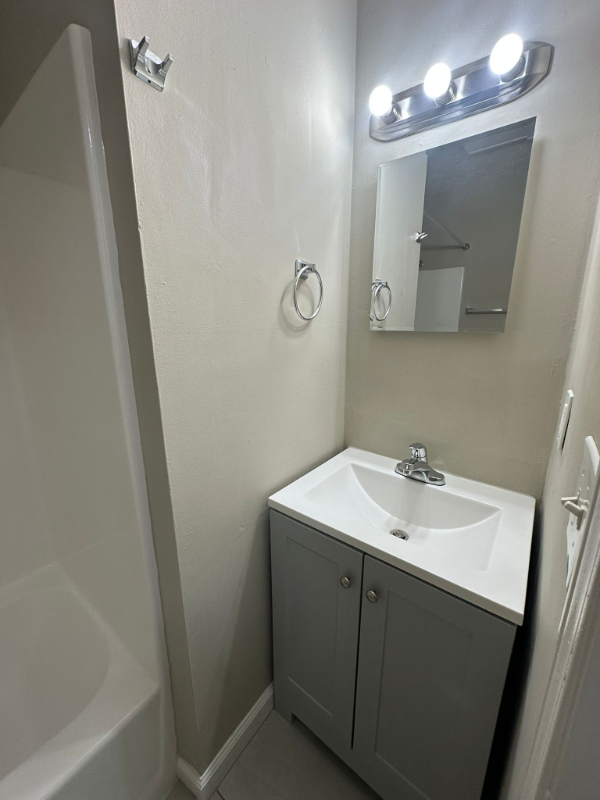 766 Anderson Ave #5 - Photo 5 of 8