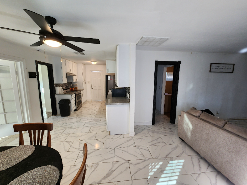 3518 W Lynwood St - Photo 3 of 10