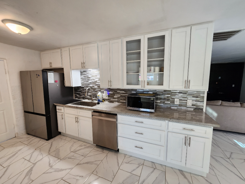 3518 W Lynwood St - Photo 4 of 10