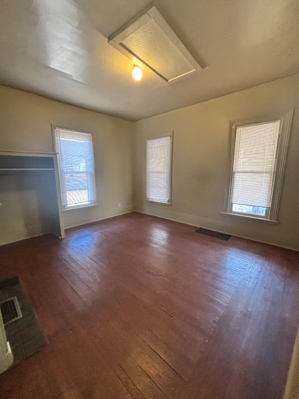 419 W Vine St #1 - Photo 4 of 10