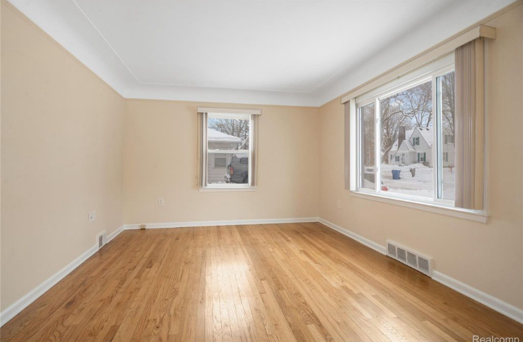 242 Preston Ave - Photo 3 of 20