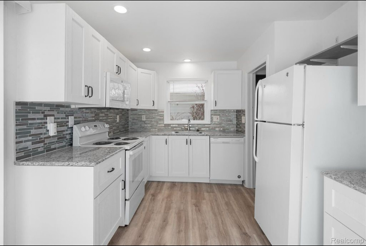 242 Preston Ave - Photo 6 of 20