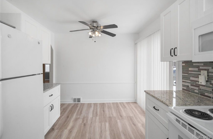 242 Preston Ave - Photo 7 of 20