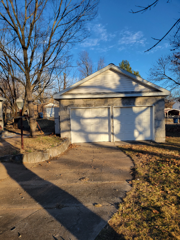 311 S Park Ave - Photo 2 of 11