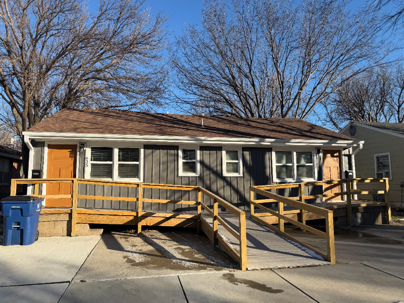 635 S 3rd St - Photo 2 of 11