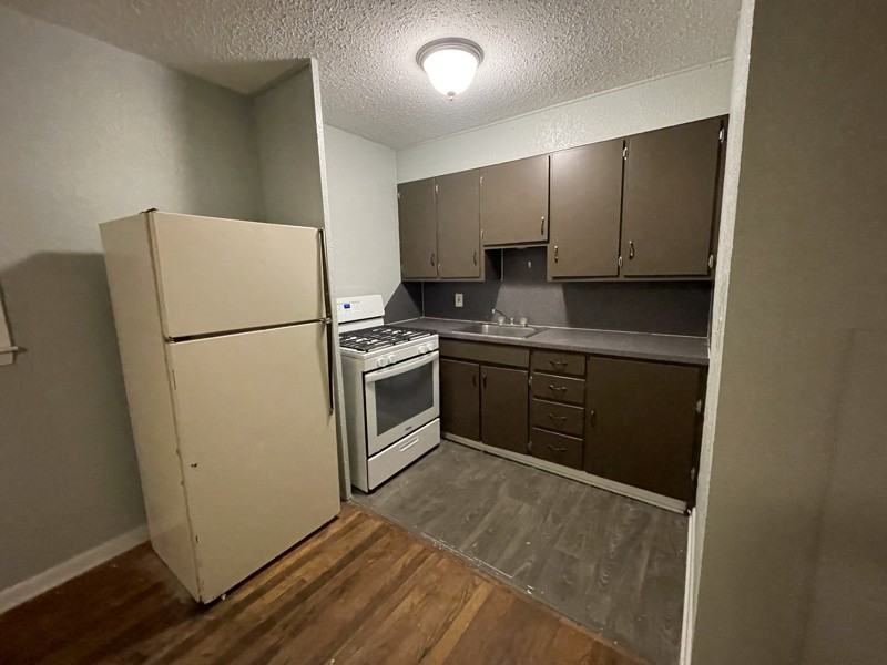 404 E Madison St #11 - Photo 2 of 12