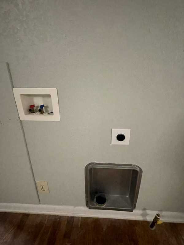 404 E Madison St #11 - Photo 3 of 12