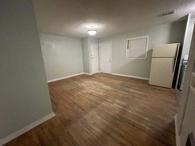 404 E Madison St #11 - Photo 4 of 12