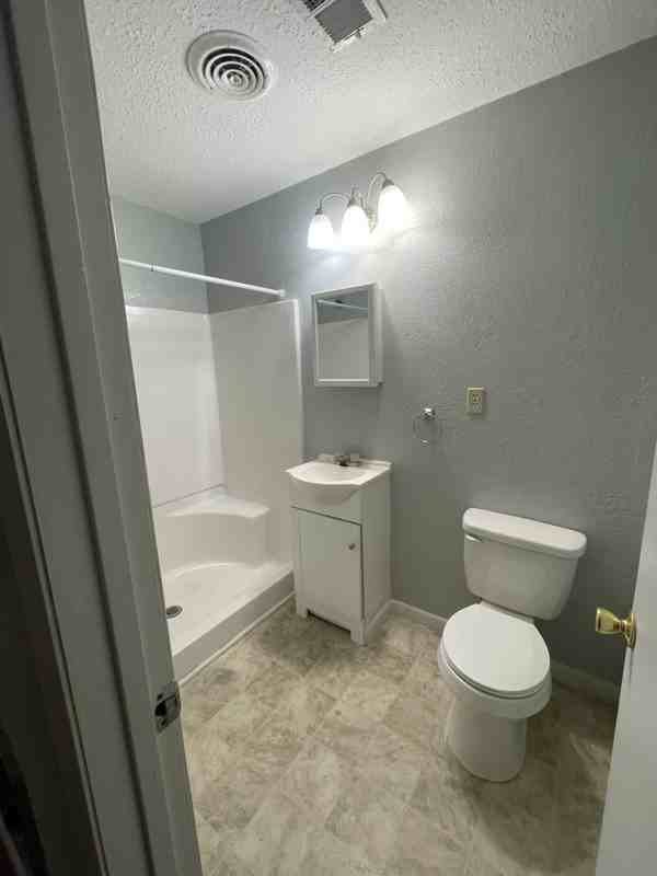 404 E Madison St #11 - Photo 6 of 12