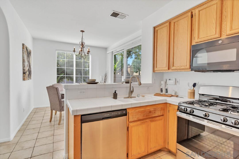 916 Teatro Cir - Photo 2 of 10