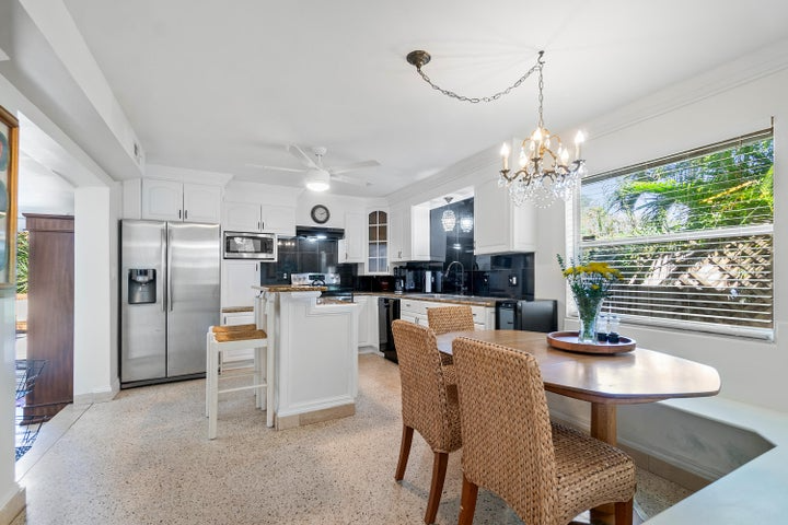 321 Forsyth St - Photo 5 of 9