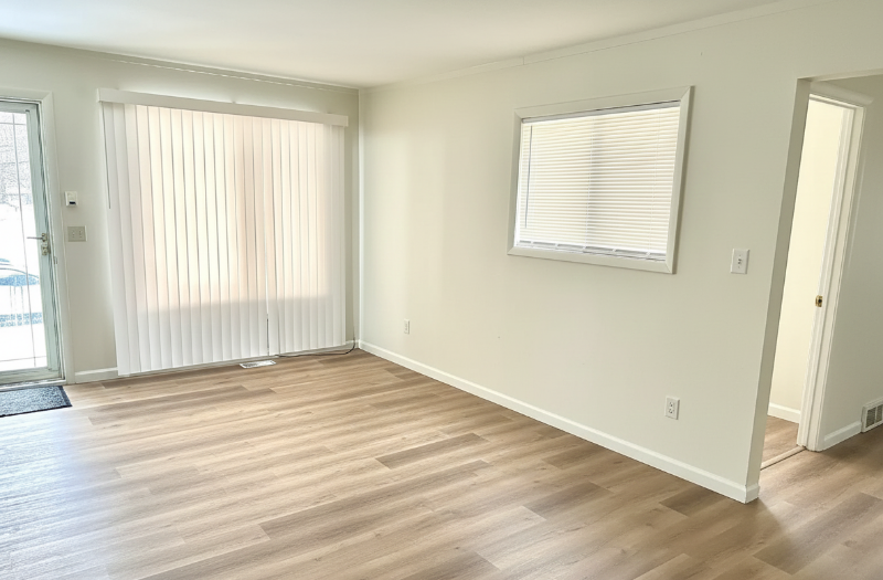 924 Hammond Ave - Photo 3 of 14