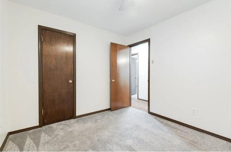 604 Howard Ct - Photo 4 of 5