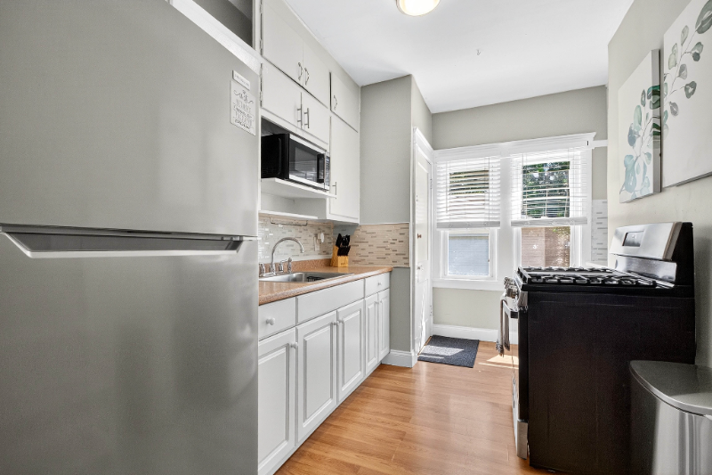 1561 Cordova Ave #1stFL - Photo 3 of 15