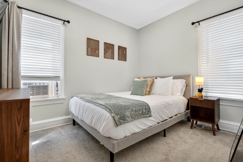 1561 Cordova Ave #1stFL - Photo 4 of 15