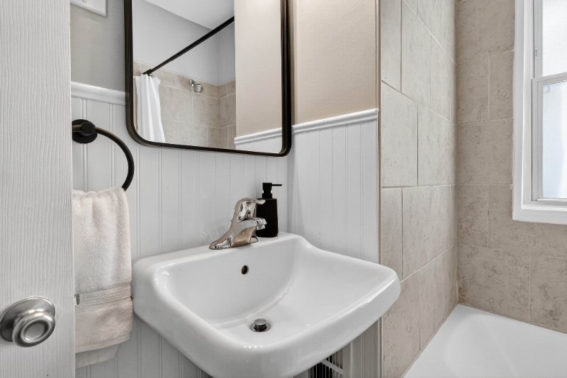 1561 Cordova Ave #1stFL - Photo 6 of 15