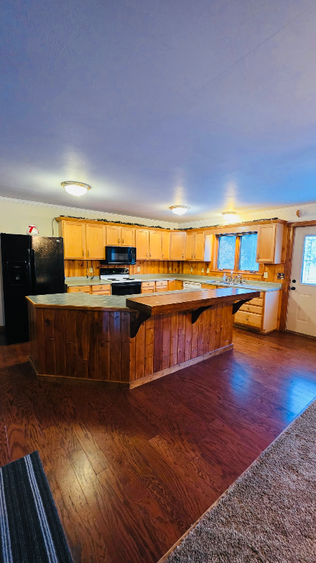 1633 24th Ave Sw - Photo 2 of 10