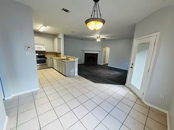 5728 Swords Dr - Photo 3 of 20