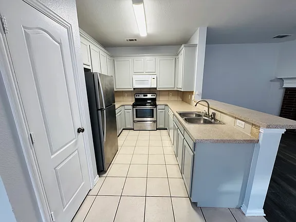 5728 Swords Dr - Photo 5 of 20