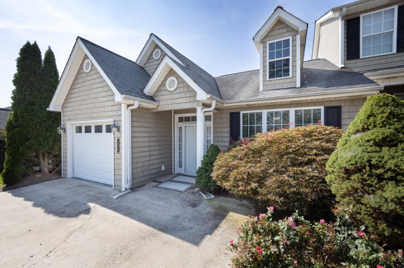 1955 Oxford Ct - Photo 3 of 20