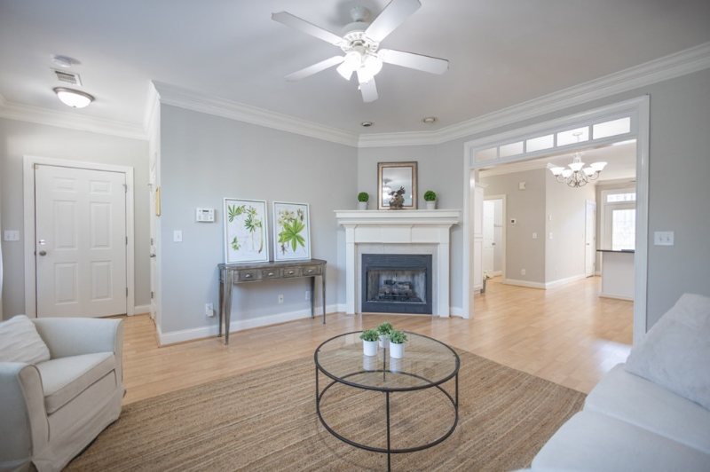 1955 Oxford Ct - Photo 4 of 20