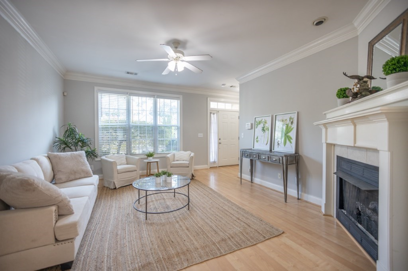 1955 Oxford Ct - Photo 6 of 20