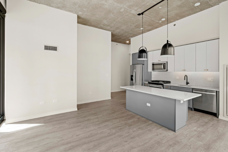 147 W Huron St - Photo 2 of 16