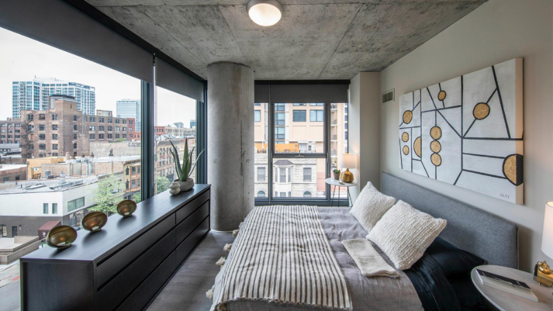 147 W Huron St - Photo 3 of 16