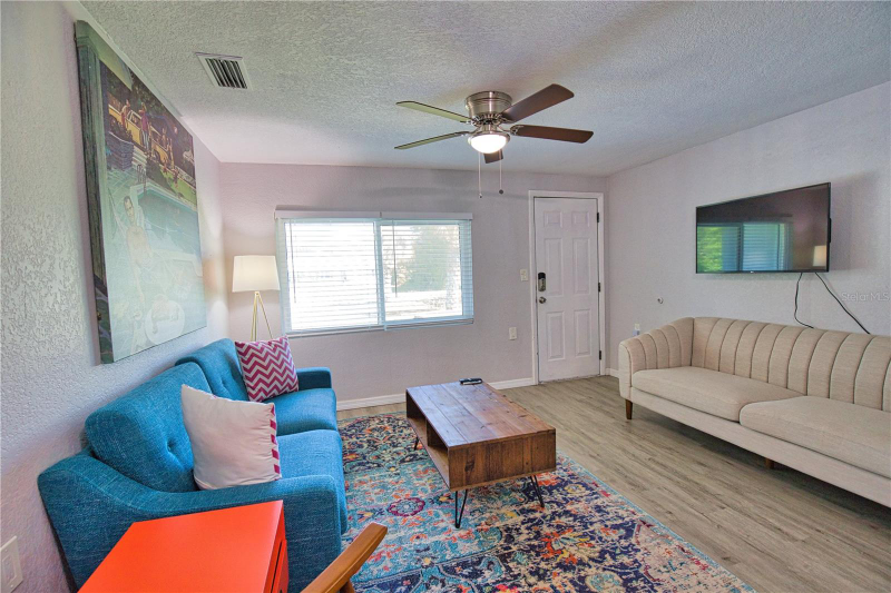 123 Virginia Ct - Photo 2 of 20