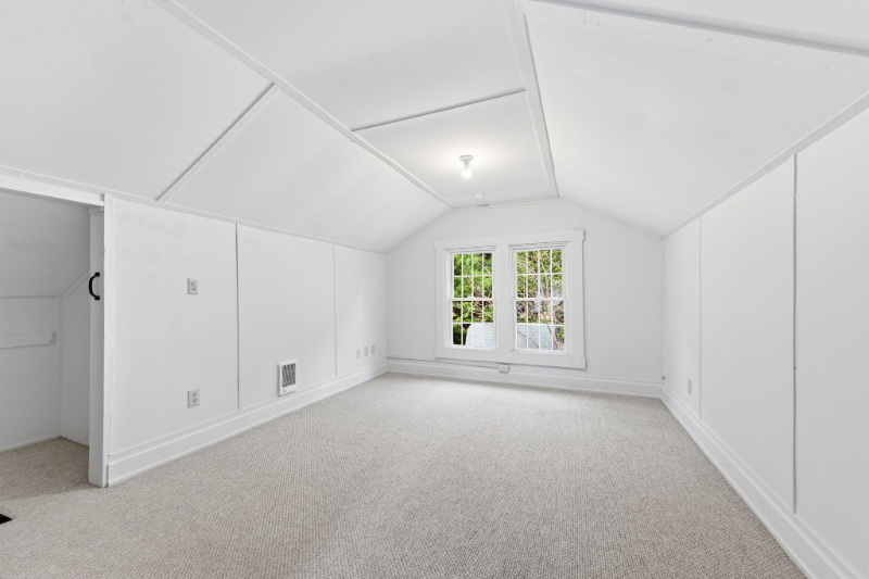 1458 S Main St - Photo 4 of 20