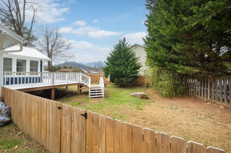 1458 S Main St - Photo 5 of 20